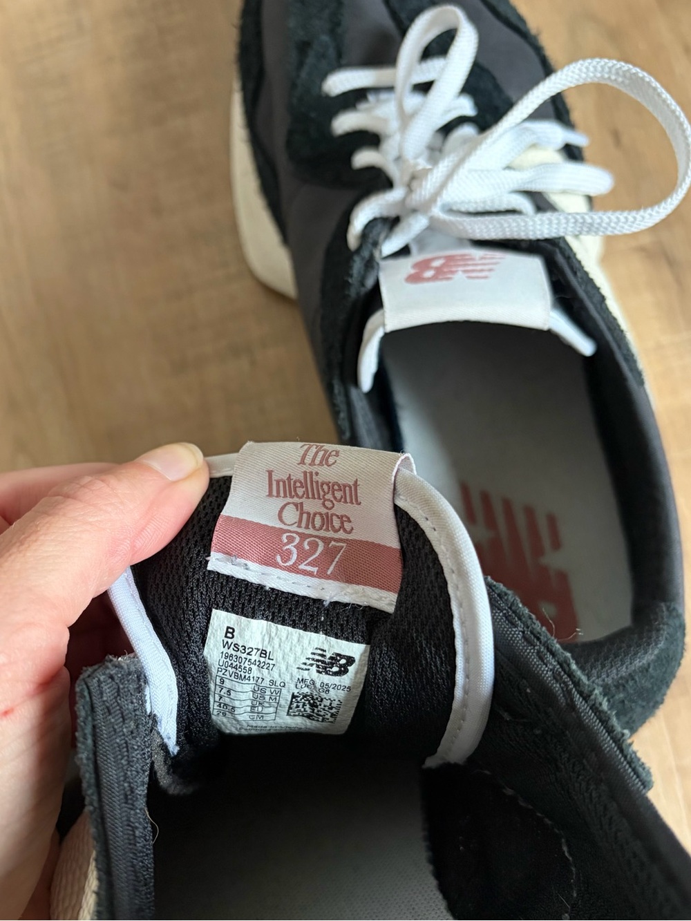 New Balance 327’s - Picture 6 of 6